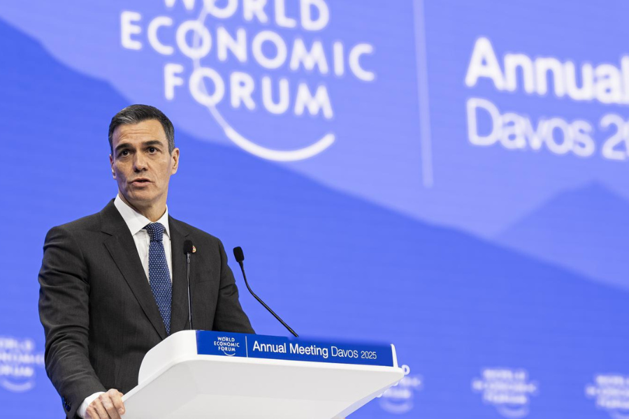 Sánchez lanza medidas para regular las plataformas digitales y combatir el anonimato en redes